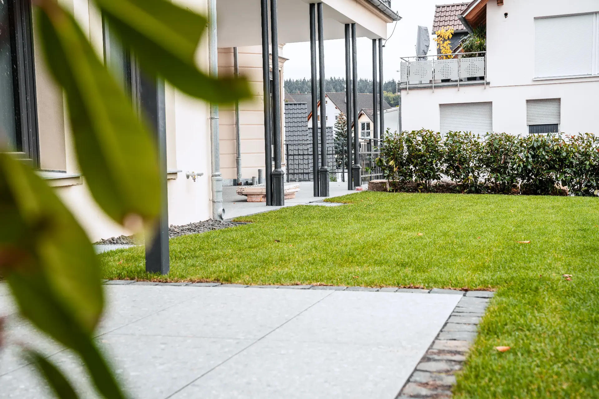 Sanierung im Bestand – Keramikterrasse am Bestandsgebäude